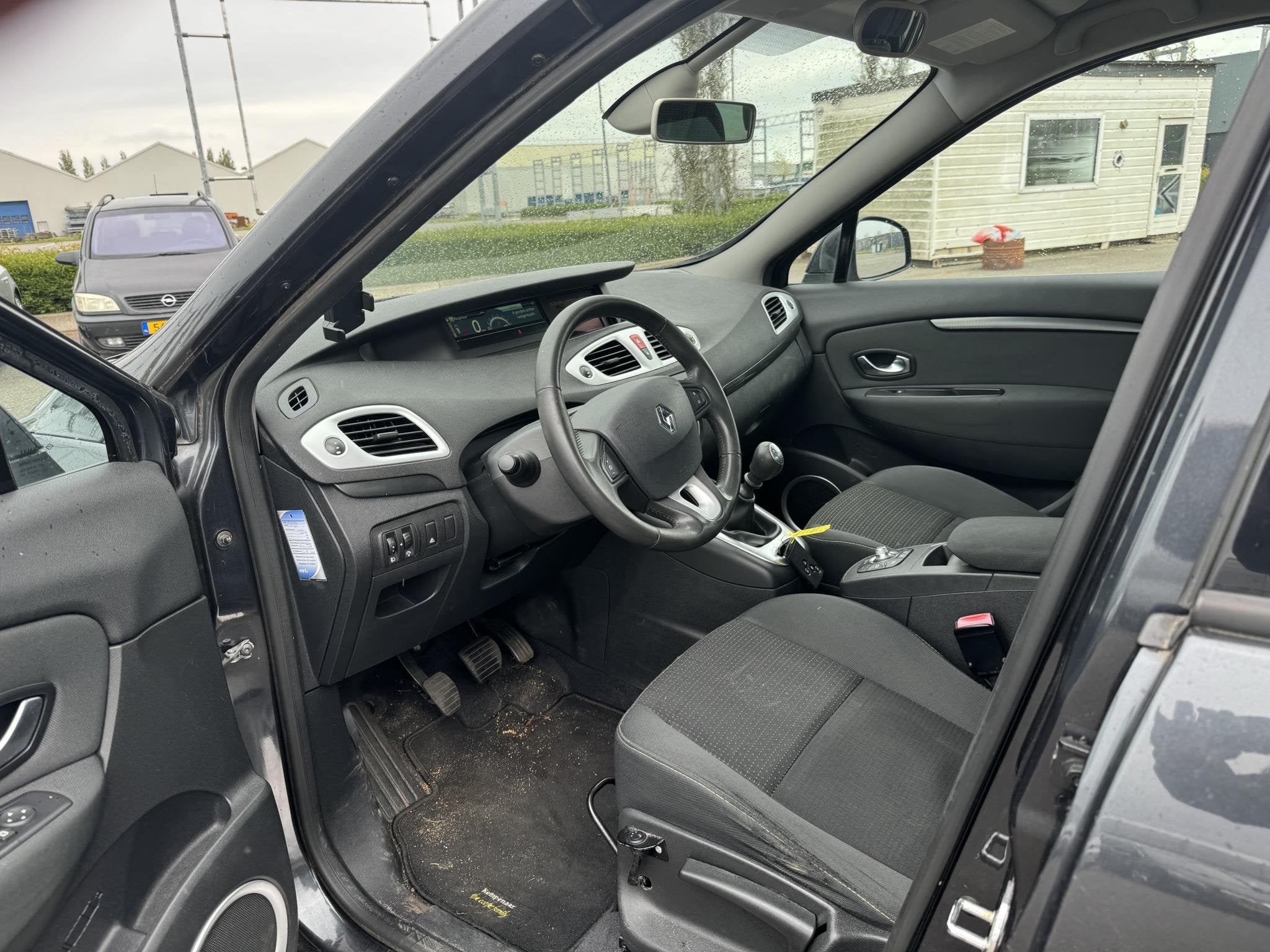 Renault Scénic 1.4 TCE Sélection Business Koppakking defec, Auto's, Renault, Voorwielaandrijving, Euro 5, Stof, Gebruikt