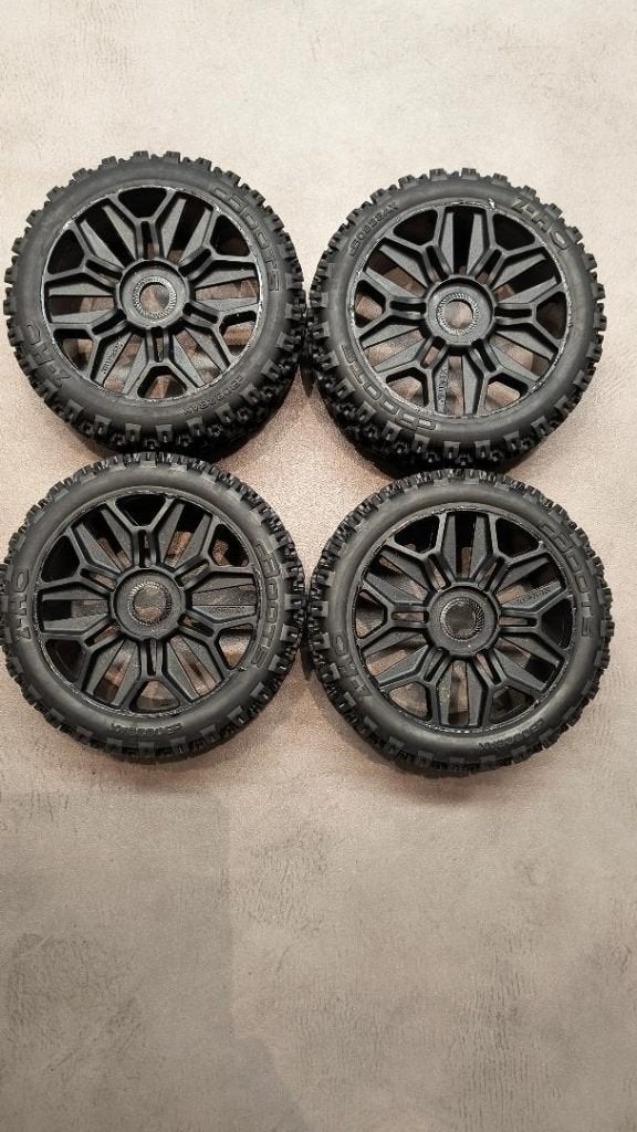 Arrma Banden ARA550057 Dboots 2HO Tire Set Glued Black, Ophalen of Verzenden, Nieuw, Overige schalen, Onderdeel