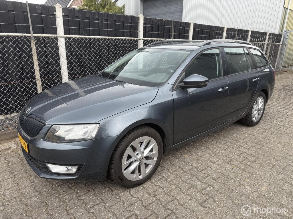 Skoda Octavia Combi 1.2 TSI Greentech Elegance, Auto's, Voorwielaandrijving, Euro 5, Gebruikt, 4 cilinders