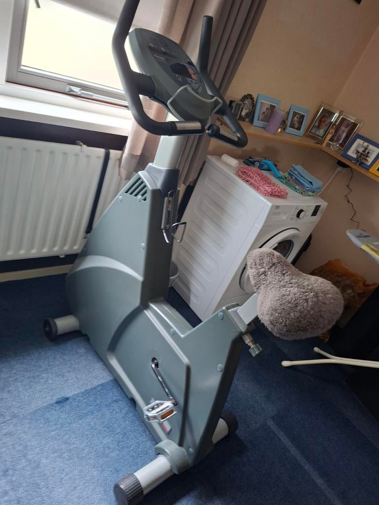 Nautilus NB3000 Hometrainer - Zelfvoorzienend Display, Ophalen, Gebruikt, Metaal, Benen