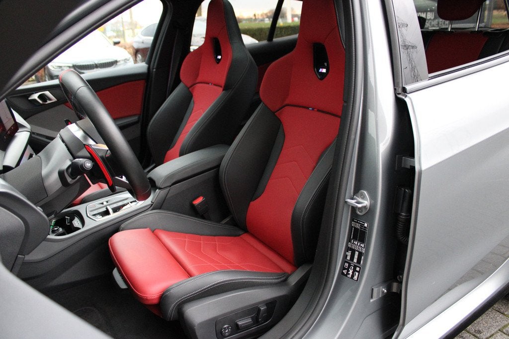 BMW 1 Serie M135 xDrive High Executive M Sport Automaat / Pa, Auto's, BMW, 1998 cc, 1525 kg, Gebruikt, 4 cilinders