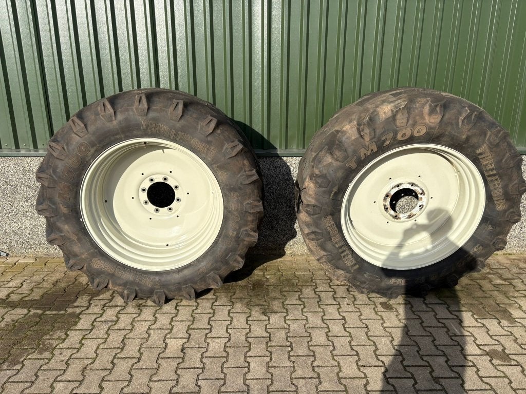 2x 520/70 R38 banden met velg, Zakelijke goederen, Agrarisch | Onderdelen | Banden, Velgen en Assen, Ophalen