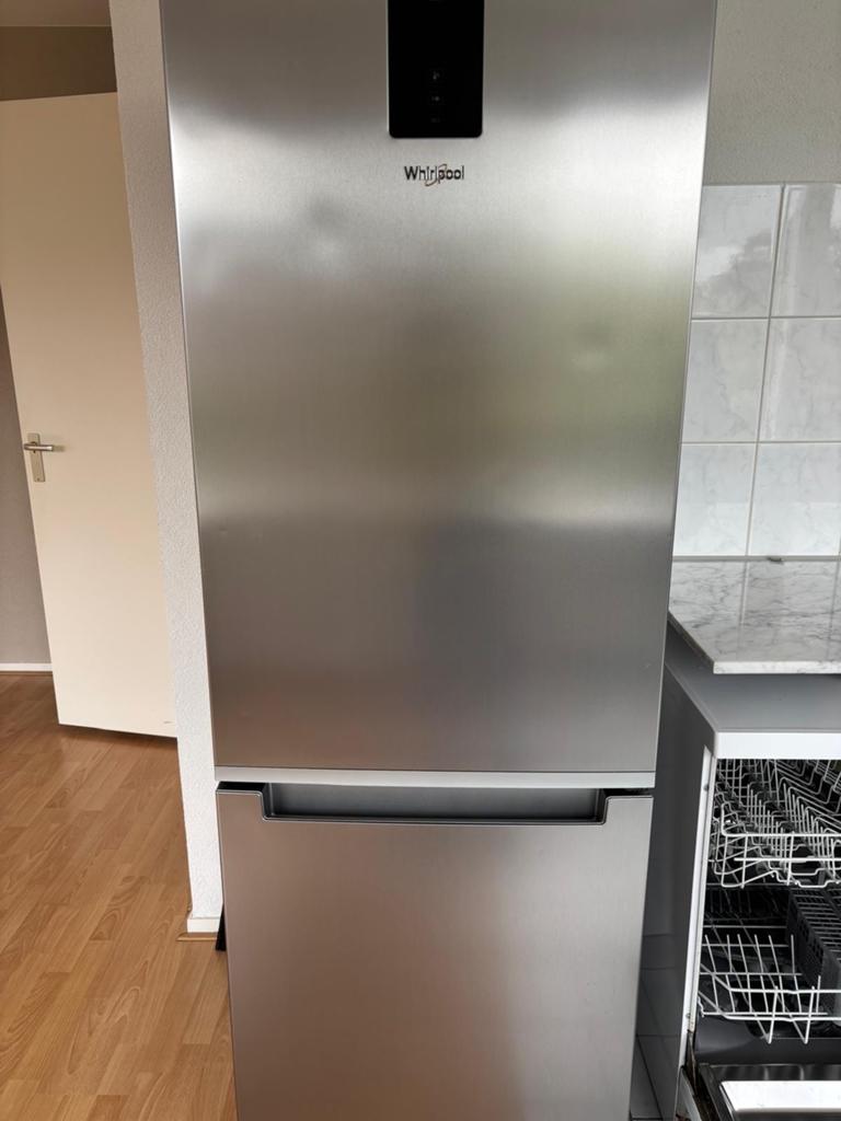 Whirlpool Koel-vriescombinatie A++ (271L), Witgoed en Apparatuur, Koelkasten en IJskasten, Ophalen, 200 liter of meer, Met aparte vriezer