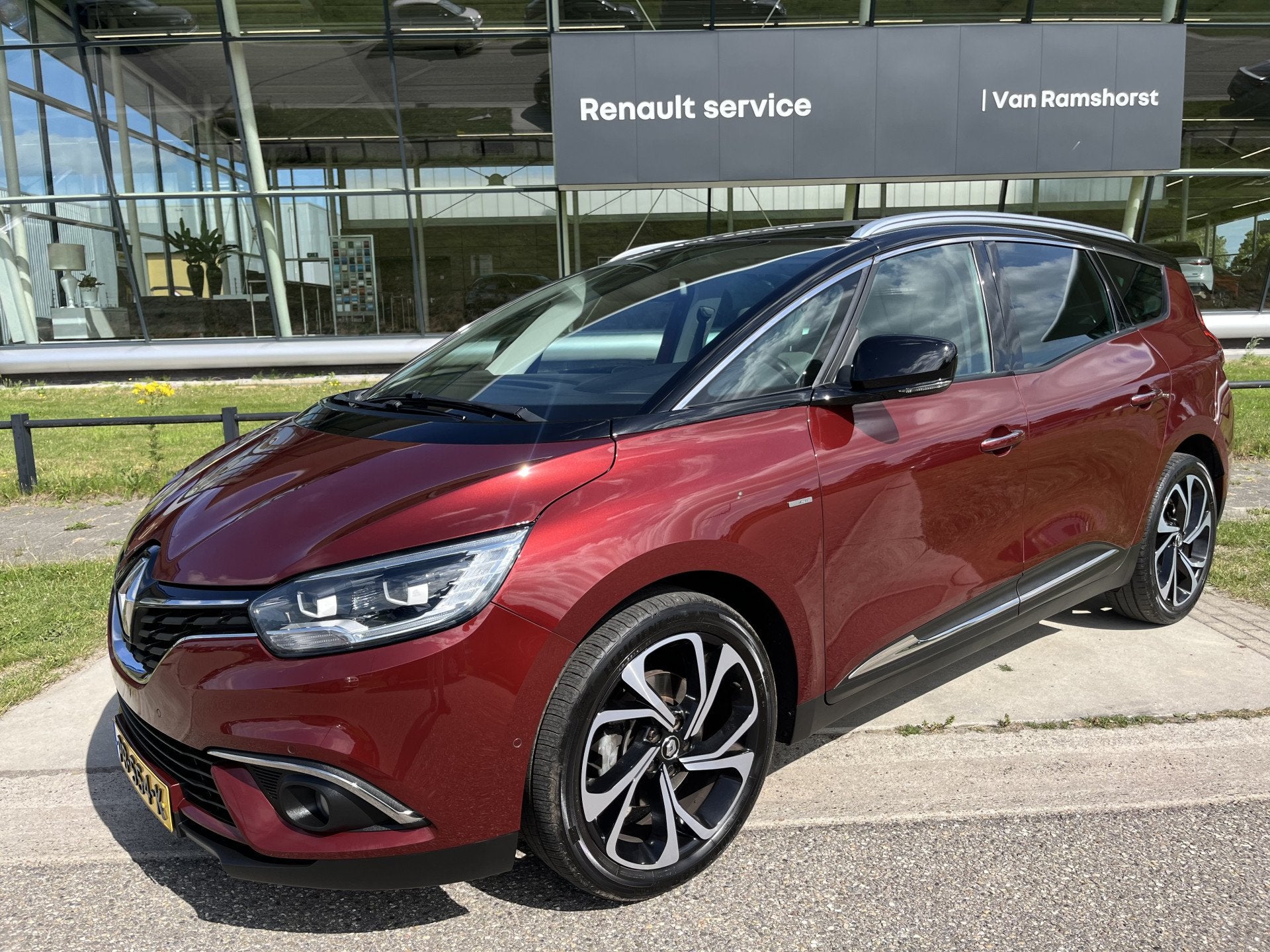 Renault Grand Scénic TCe 132 PK Bose / Dealer onderhouden /, Auto's, Voorwielaandrijving, Gebruikt, Euro 6, 4 cilinders