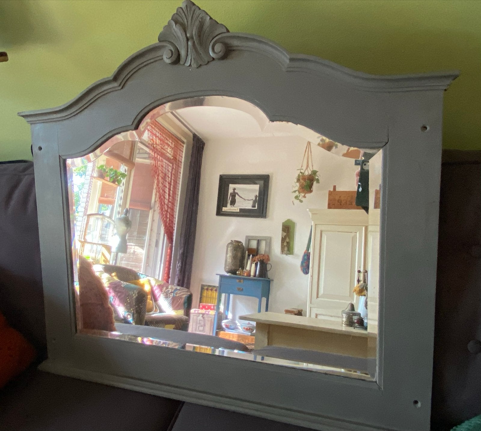 Antieke/brocante spiegel met sierlijke lijst - Grijs, Ophalen, Gebruikt, 75 tot 100 cm, Minder dan 100 cm