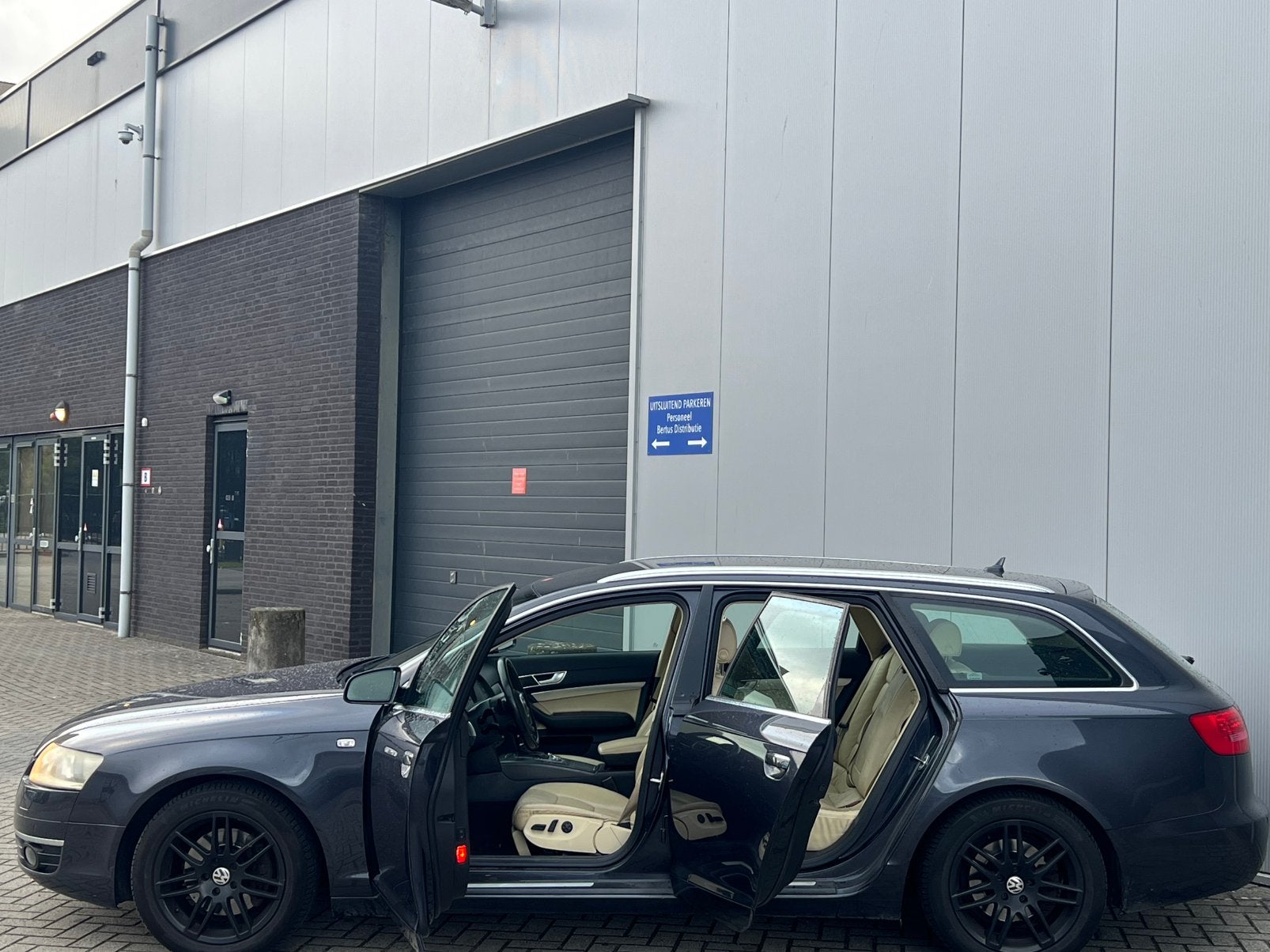 Luxe Goedrijdende Audi A6 3.2 V6 FSI Quattro 4X4 256PK/APK!, Auto's, Beige, 1715 kg, Vierwielaandrijving, 256 pk