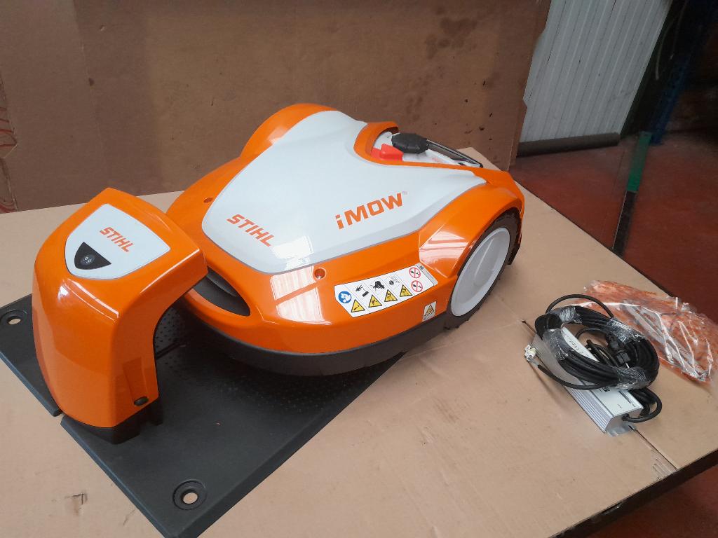 Stihl robotmaaier RMI 632 NIEUW, Tuin en Terras, Robotmaaiers, Nieuw, Meer dan 25 cm, Met regensensor, Ophalen