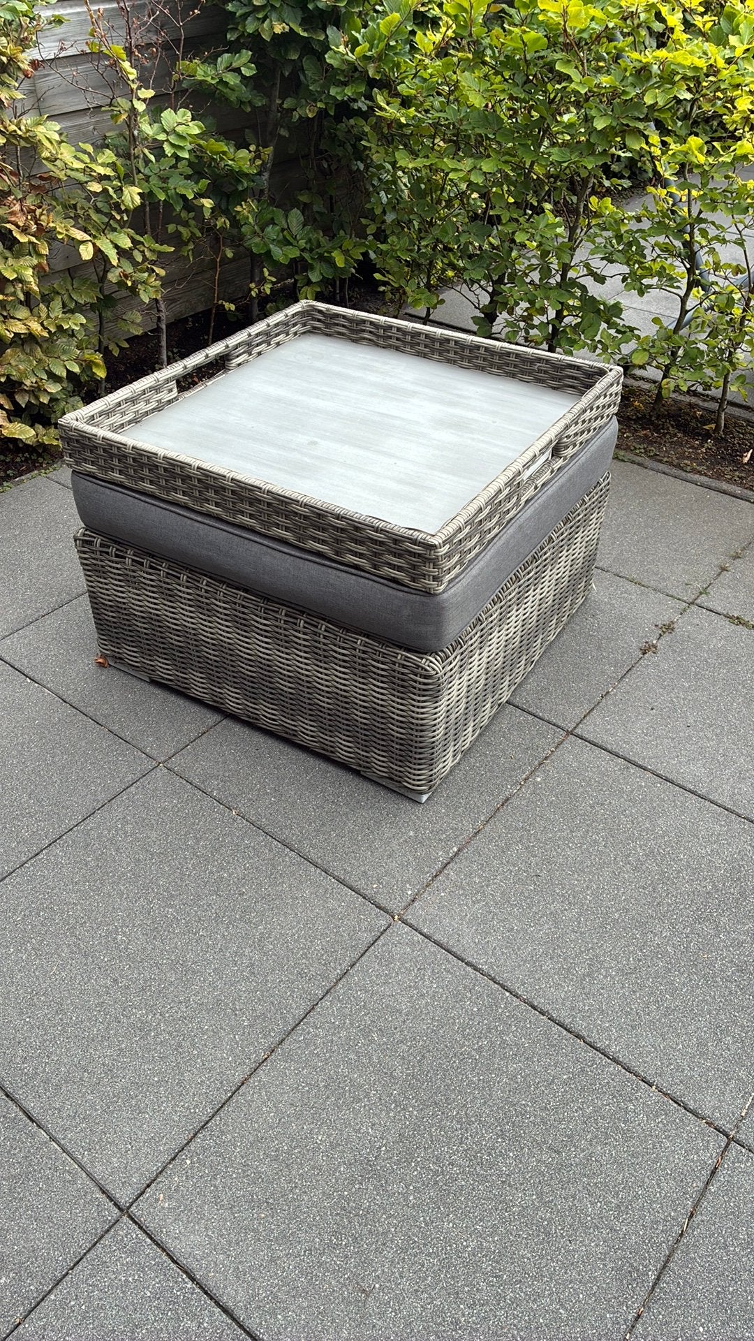 Hocker +  dienblad + zit kussen, Tuin en Terras, Ophalen, Gebruikt