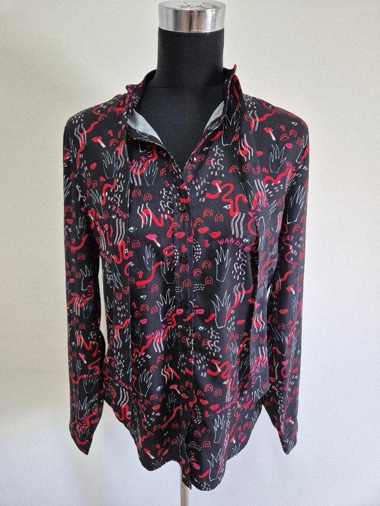 Top134 - Zwart-rode Wanderlust blouse maat S (1), Ophalen of Verzenden, Zo goed als nieuw, Maat 38/40 (M), Rood