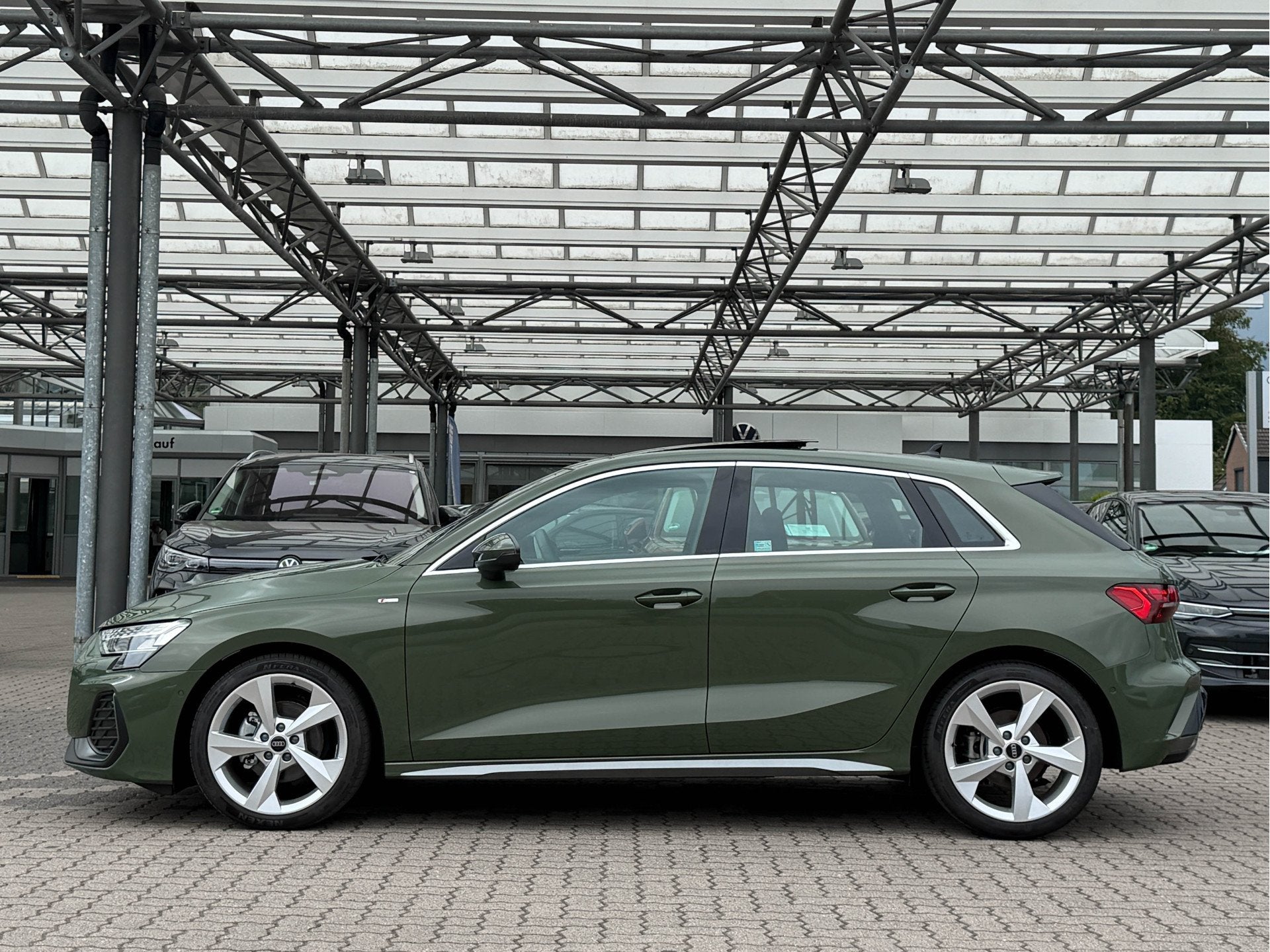 Audi A3 Sportback 35TFSI S-Edition NIEUW! 2653km! Pano Sonos, Auto's, Zwart, 4 cilinders, 150 pk, Bedrijf
