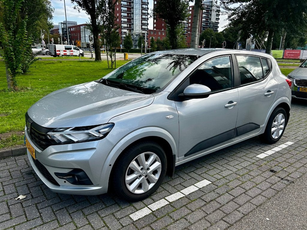 Dacia Sandero 1.0 TCe 100pk Bi-fuel GPF 2021 Grijs, Auto's, Voorwielaandrijving, 40 €/maand, Handgeschakeld, 1100 kg