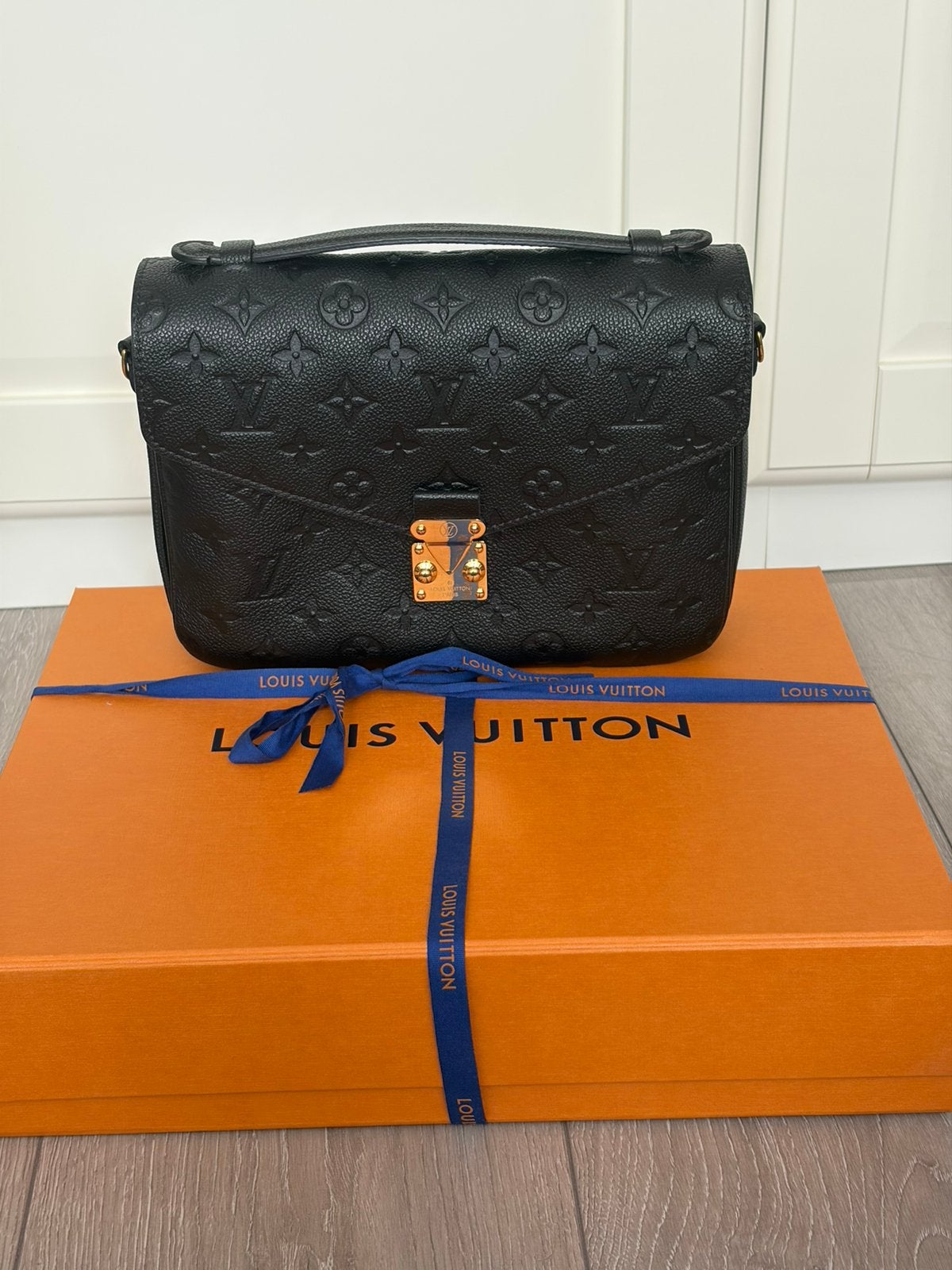 Louis Vuitton Pochette Métis MM in Monogram Empreinte-leer, Ophalen of Verzenden, Zo goed als nieuw, Zwart, Handtas