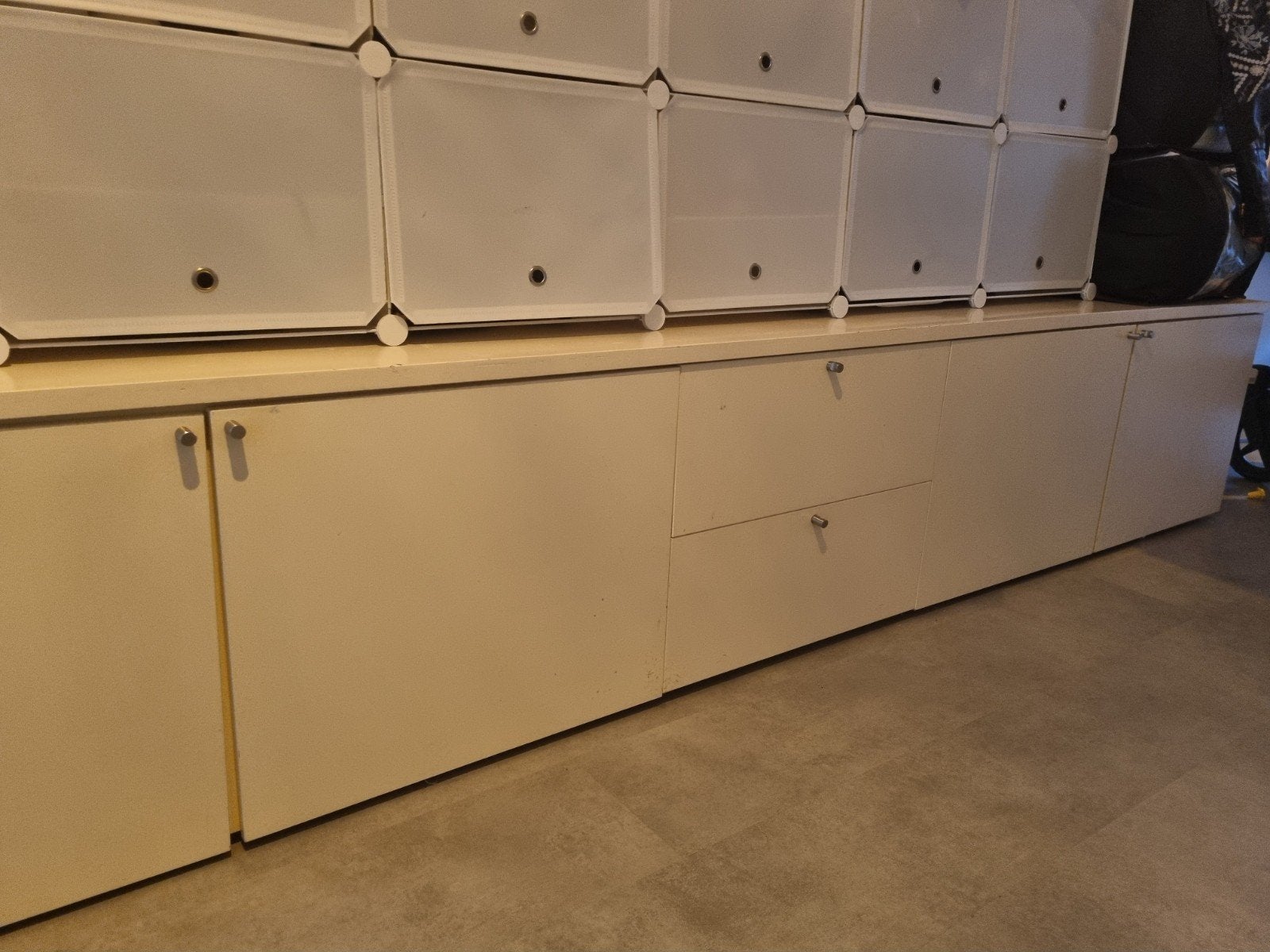 Lange handgemaakte houten dressoir - 3 meter, Gebruikt, Ophalen of Verzenden, 200 cm of meer, 25 tot 50 cm