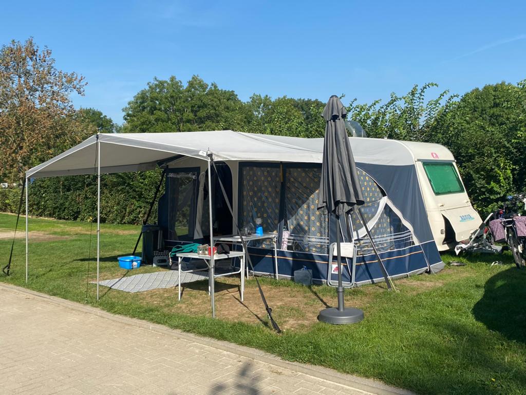 Mooie caravan Adria unica 390DS, Caravans en Kamperen, Tenten, tot en met 4, Zo goed als nieuw, Ophalen