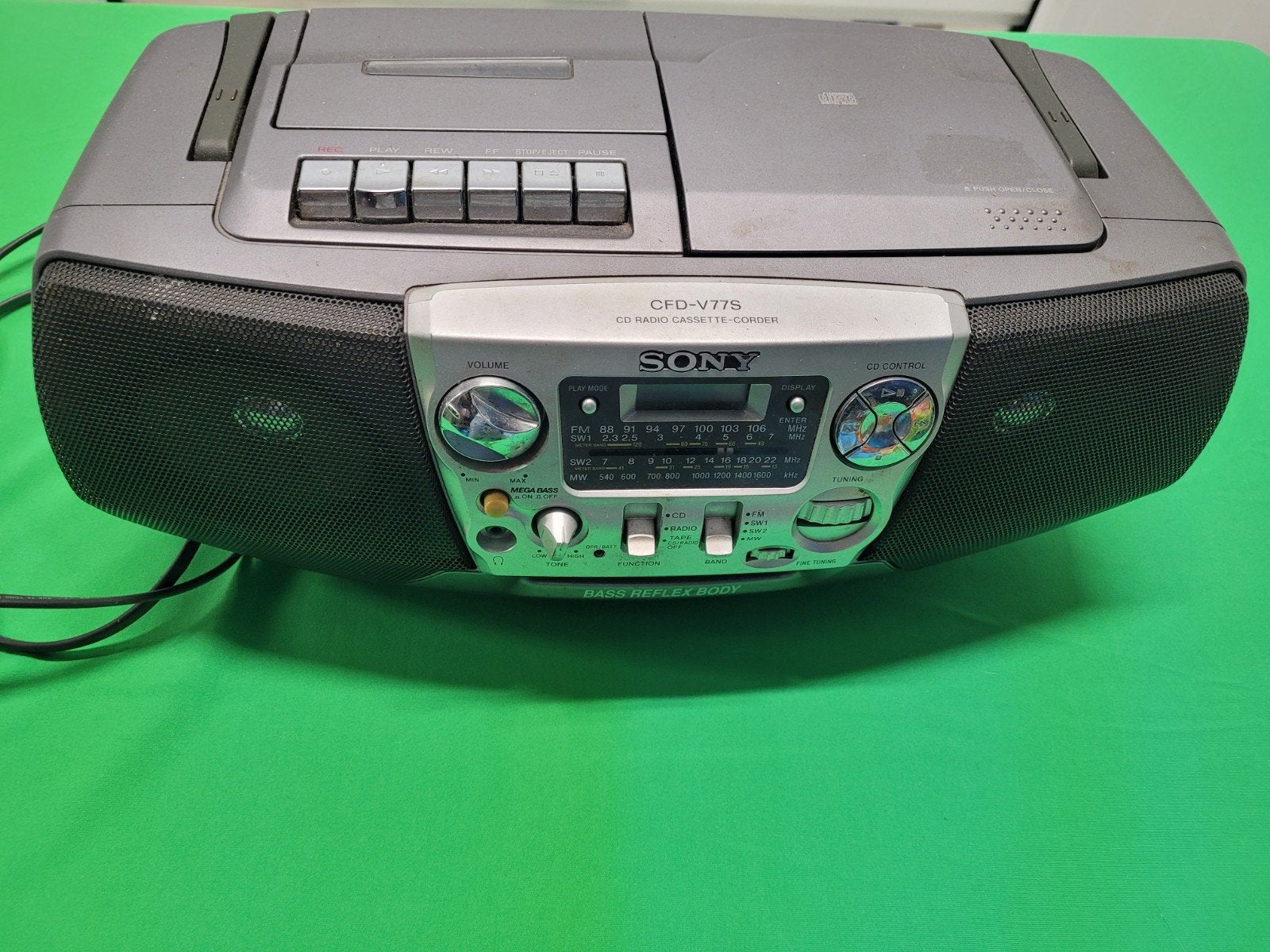 Sony CFD-V77S draagbare CD Radio Cassette speler, Audio, Tv en Foto, Radio's, Gebruikt, 1-7-1 Konan, Minato-ku, Tokyo 108-0075, Japan