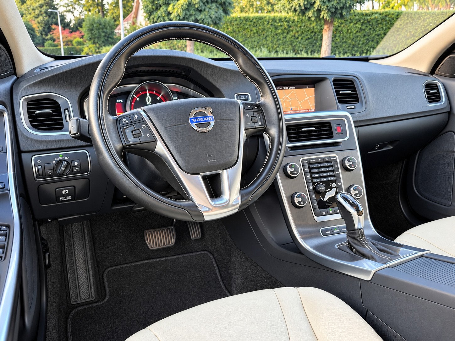 Volvo V60 2.4 D6 AWD Plug-In Hybrid Summum|BLIS|PANO|Trekhaa, Auto's, Automaat, Wit, Vierwielaandrijving, 11 kWh