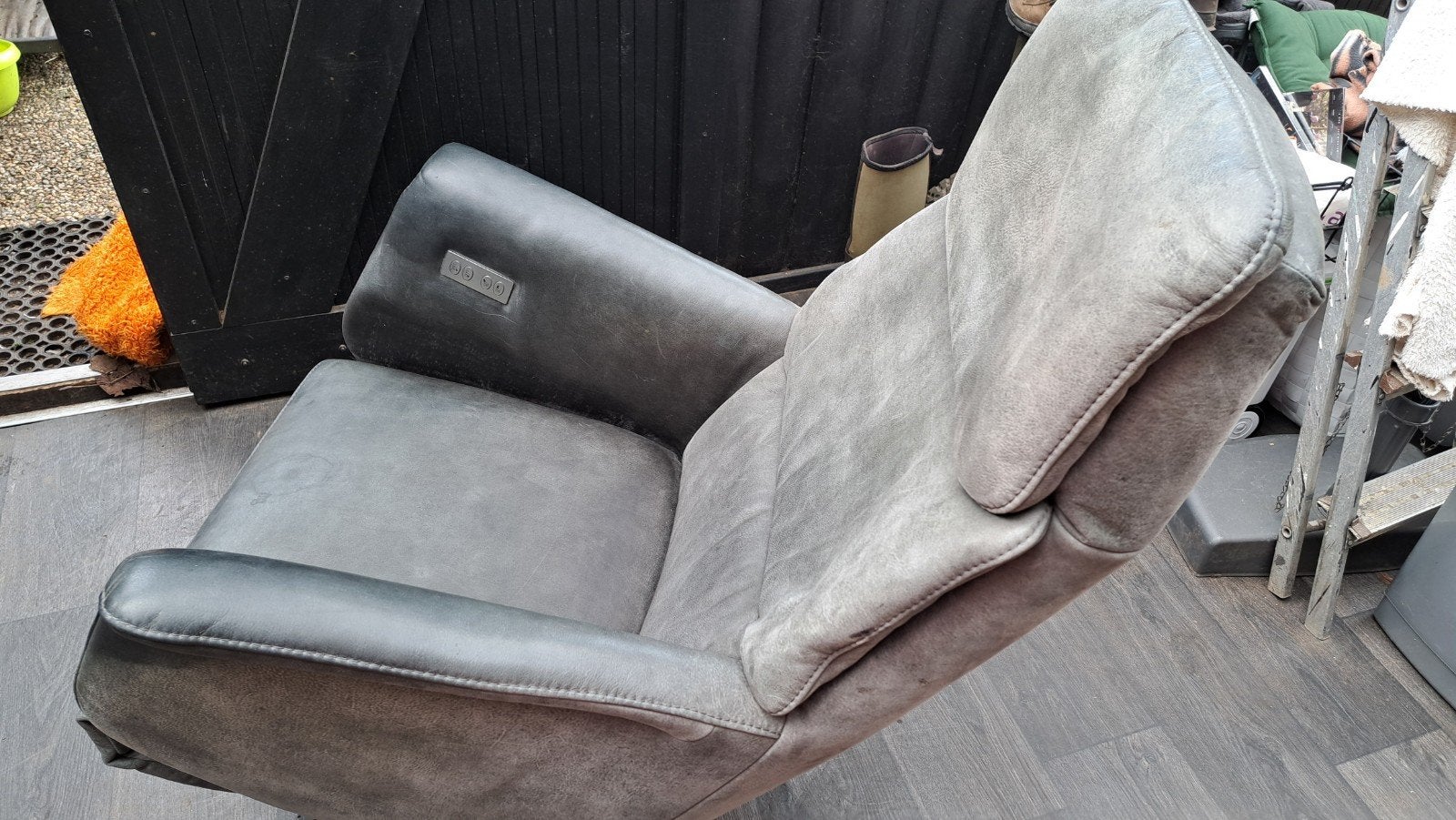 Comfortabele relaxfauteuil - Grijs leer en stof, Ophalen, Gebruikt, 100 tot 125 cm, Modern, comfortabel