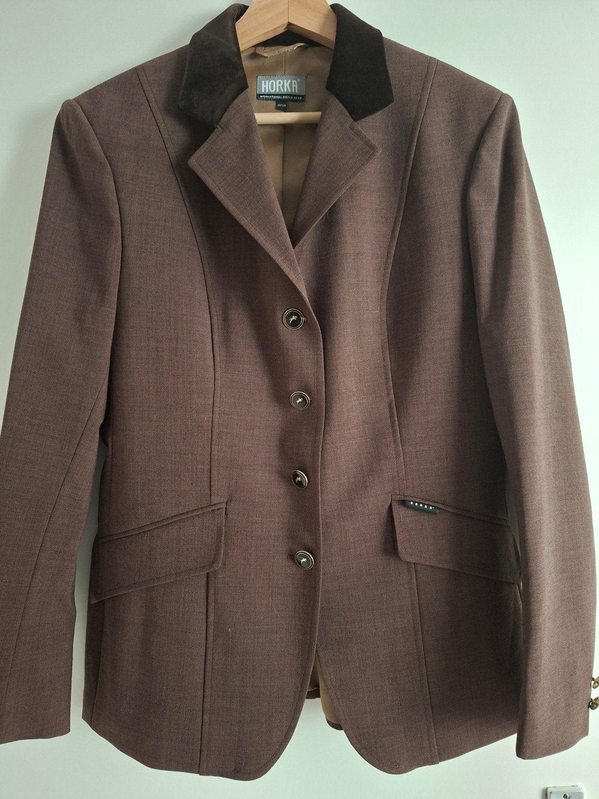 Horka,  nieuw wedstrijdjasje, Nieuw, Ophalen of Verzenden, Bruin, Bovenkleding
