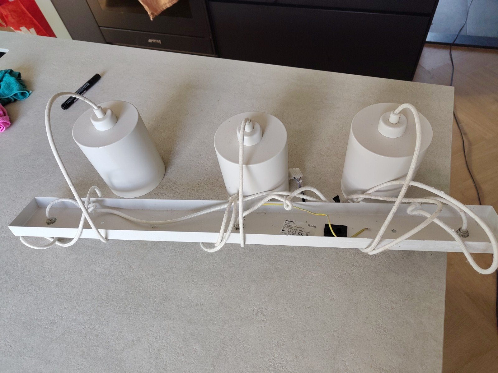 Mooie witte hanglamp met 3 spots - bijna gratis!, Ophalen, Gebruikt, E27 (groot), Metaal