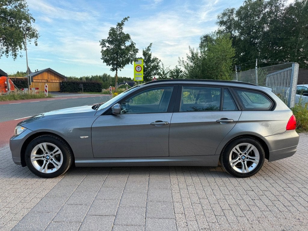 BMW 3-serie Touring 318i Corporate Lease Luxury Line, Euro 5, 4 cilinders, Handgeschakeld, 1405 kg