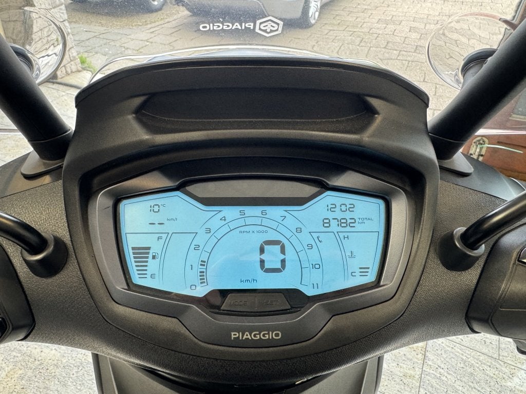 Foto 10 van Piaggio motorscooter 400 Beverly S HPE 2023 Malossi TOPSTAAT