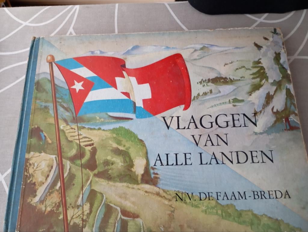 Vintage Vlaggen van alle Landen De Faam Breda Plaatjes Boek, Ophalen of Verzenden