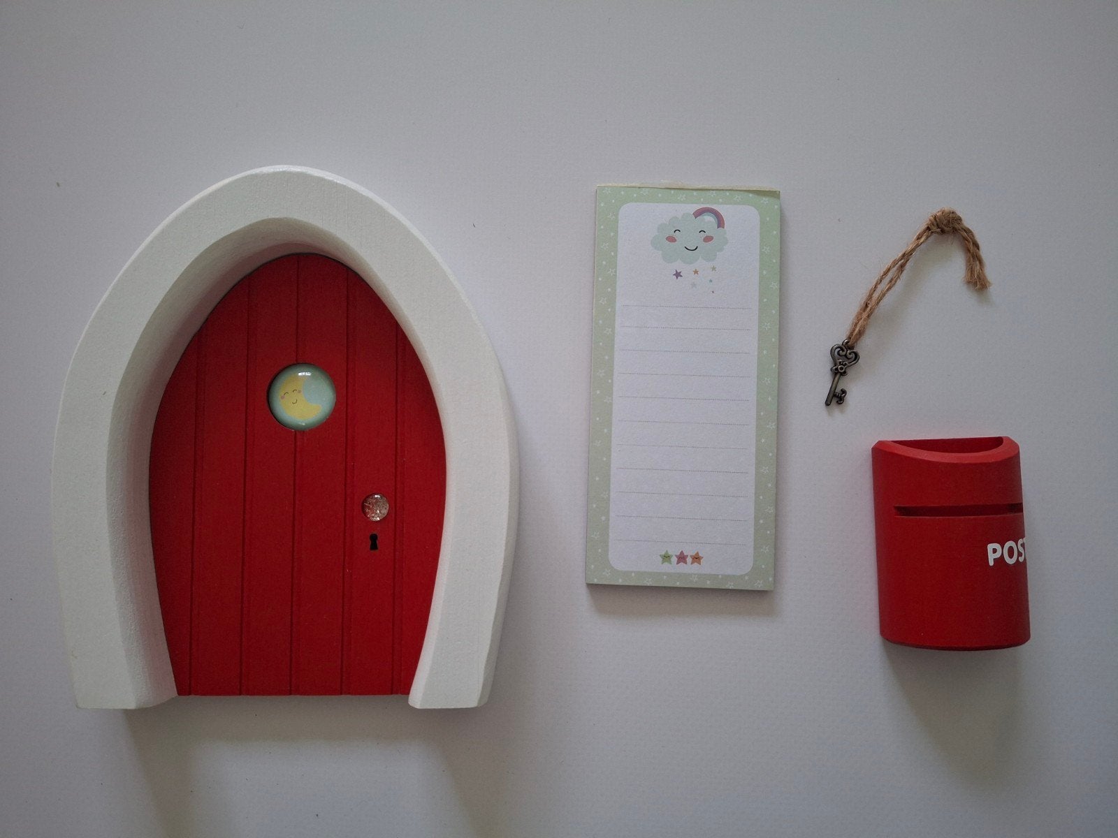 Rood droomdeurtje met brievenbus, sleutel en briefjes, Ophalen of Verzenden, Zo goed als nieuw, Ontdekken