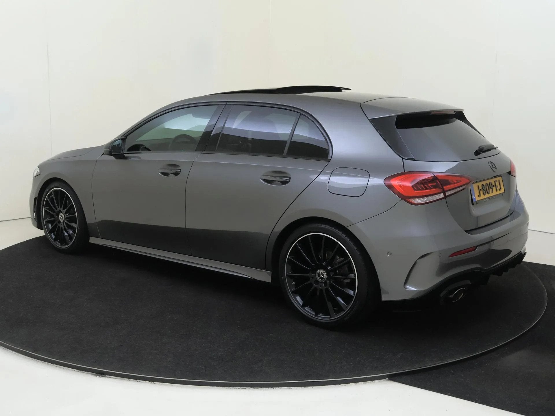 Mercedes-Benz A-Klasse 180 Business Solution AMG (bj 2020), 136 pk, Gebruikt, 680 kg, 4 cilinders