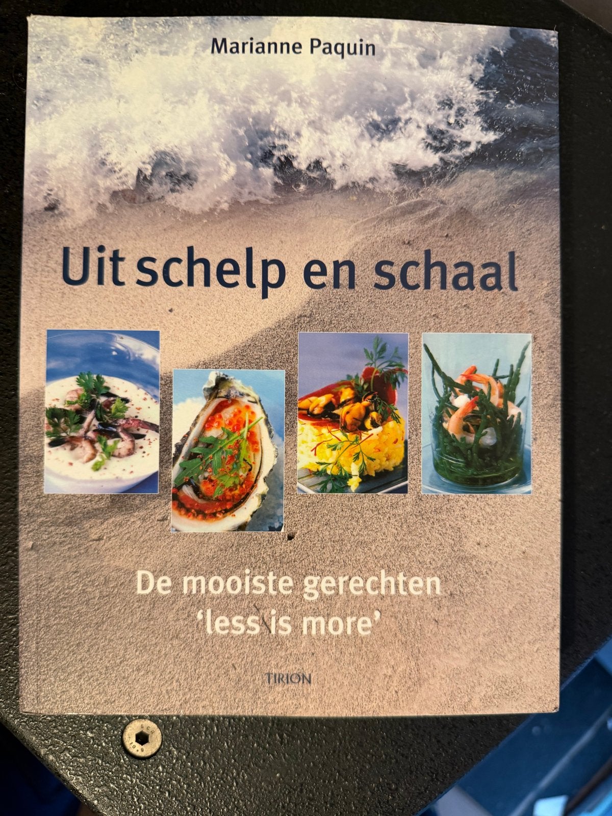 Uit schelp en schaal - Marianne Paquin, Ophalen of Verzenden, Zo goed als nieuw, Overige gebieden, Voorgerechten en Soepen
