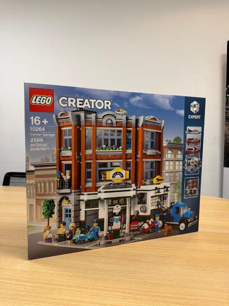 LEGO Creator Expert Corner Garage - 10264 Nieuw in doos, Kinderen en Baby's, Lego, Nieuw, Ophalen of Verzenden, Icons