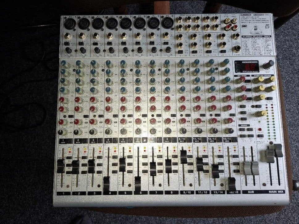 Behringer UB2222FX-pro met effecten, Ophalen, Zo goed als nieuw, 10 tot 20 kanalen, Microfooningang