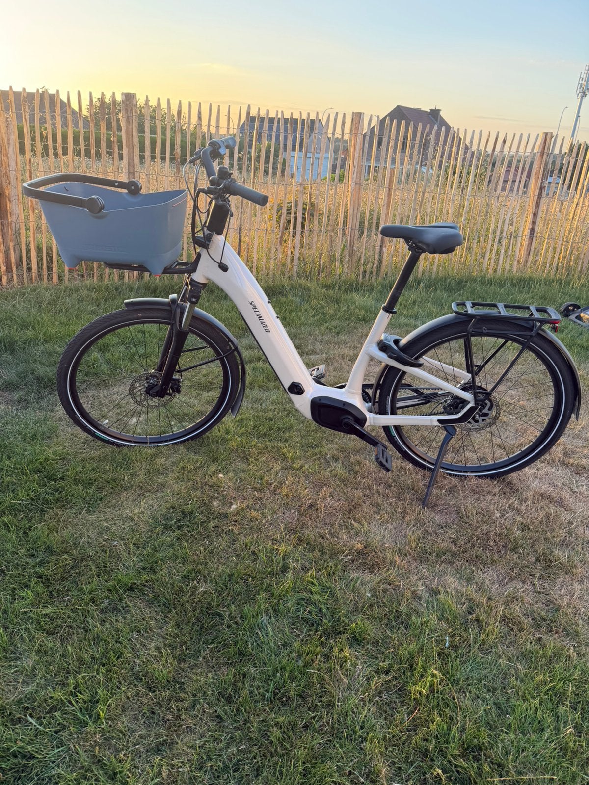 Specialized como 3.0 Medium 2024, Fietsen en Brommers, Elektrische fietsen, Ophalen, Zo goed als nieuw, Overige merken
