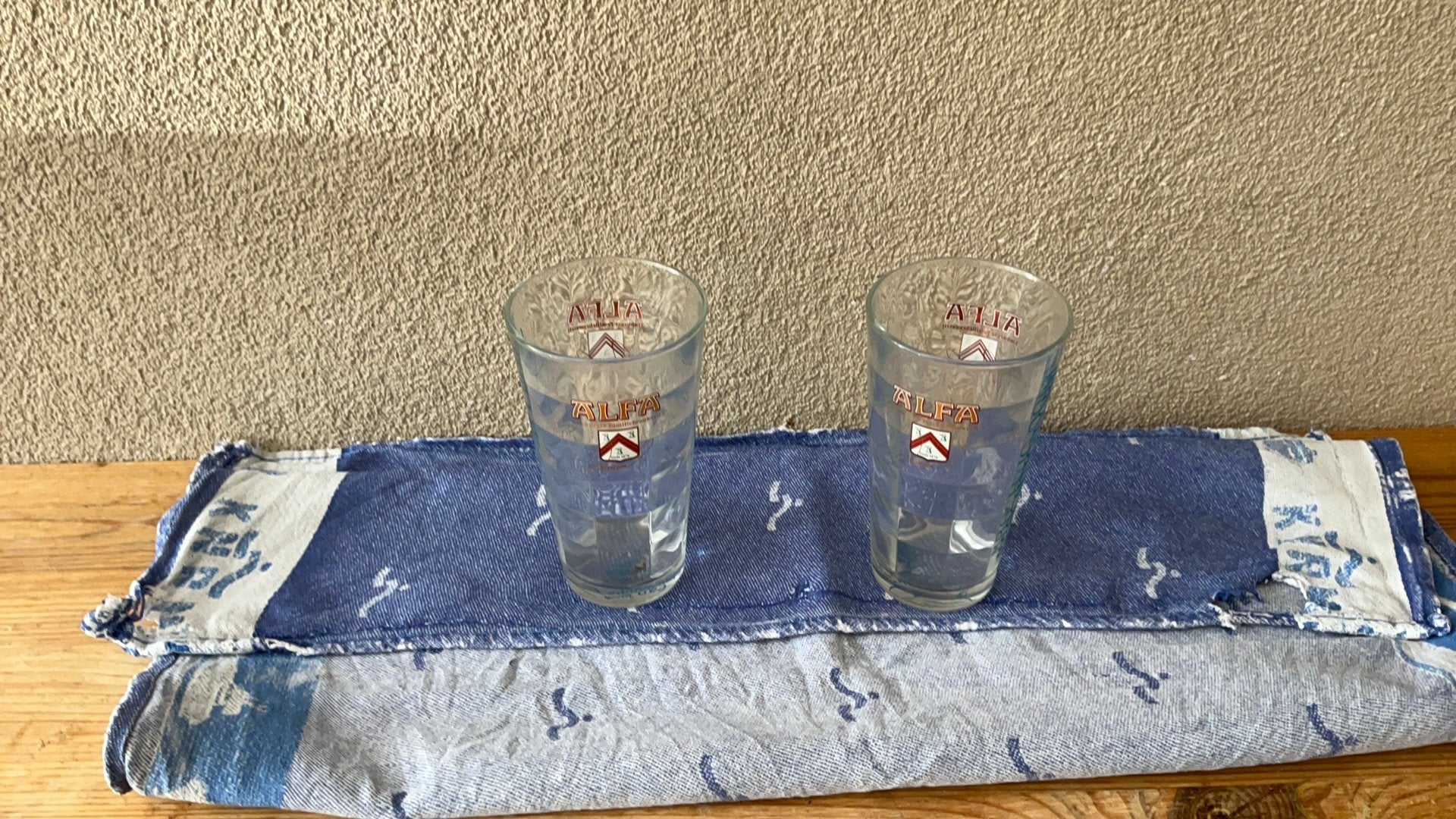 2 alfa bier glazem, Ophalen of Verzenden, Zo goed als nieuw, Glas of Glazen, Overige merken