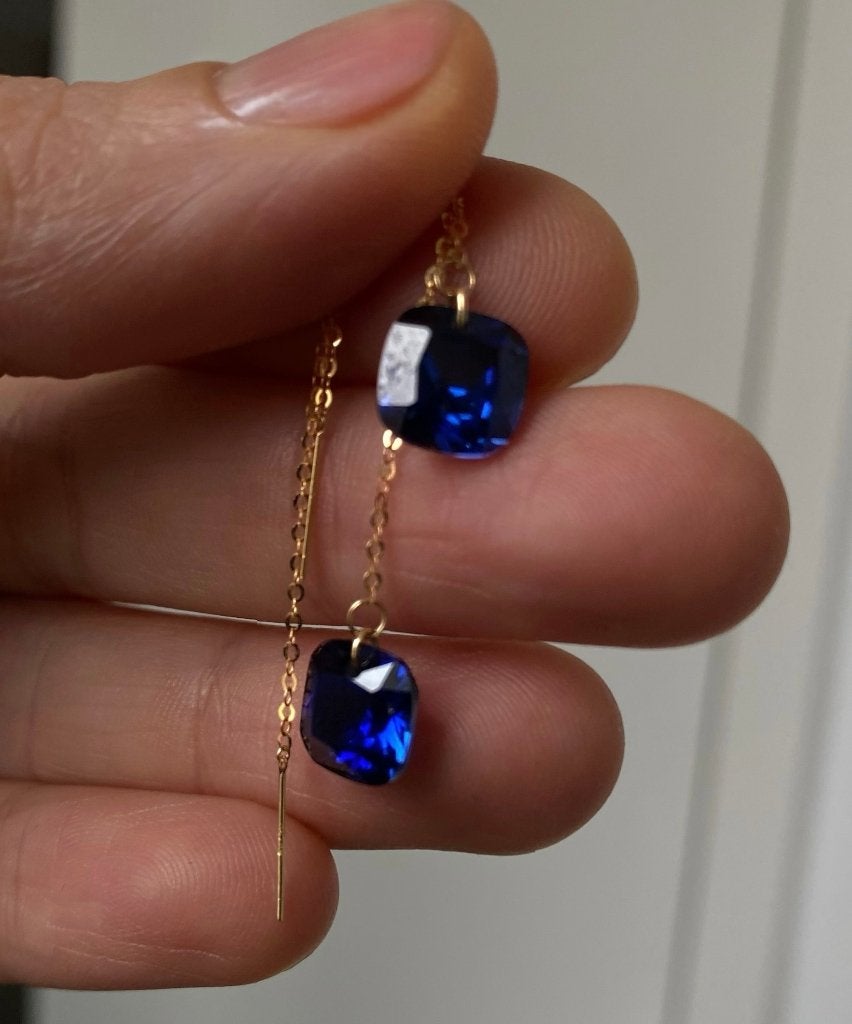 oorbellen 18K geelgoud saffier cushion, Hangers, Blauw, Ophalen of Verzenden, Zo goed als nieuw