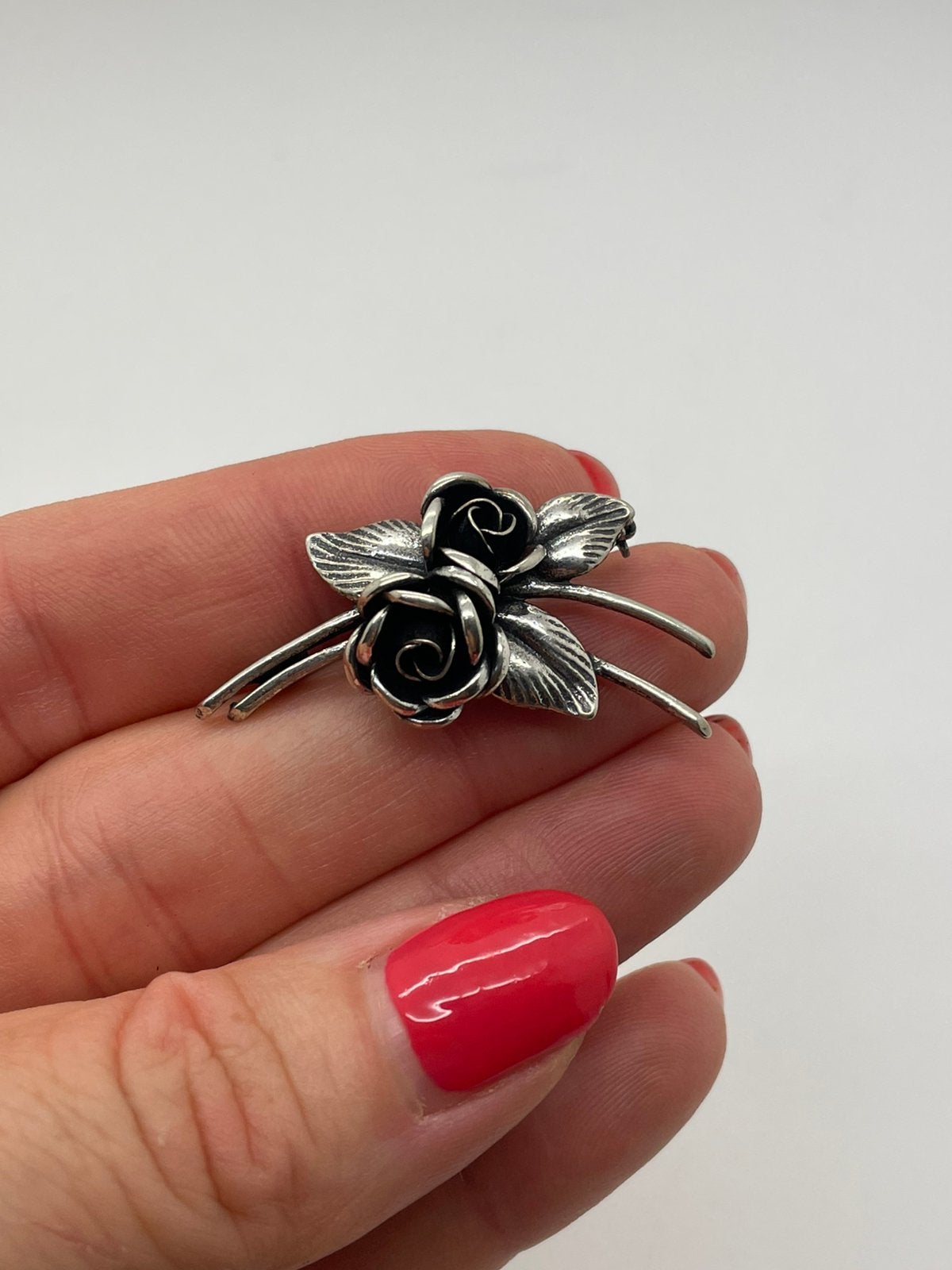 F566 Prachtige zilveren Teka broche roosjes, Ophalen of Verzenden, Zilver, Broche