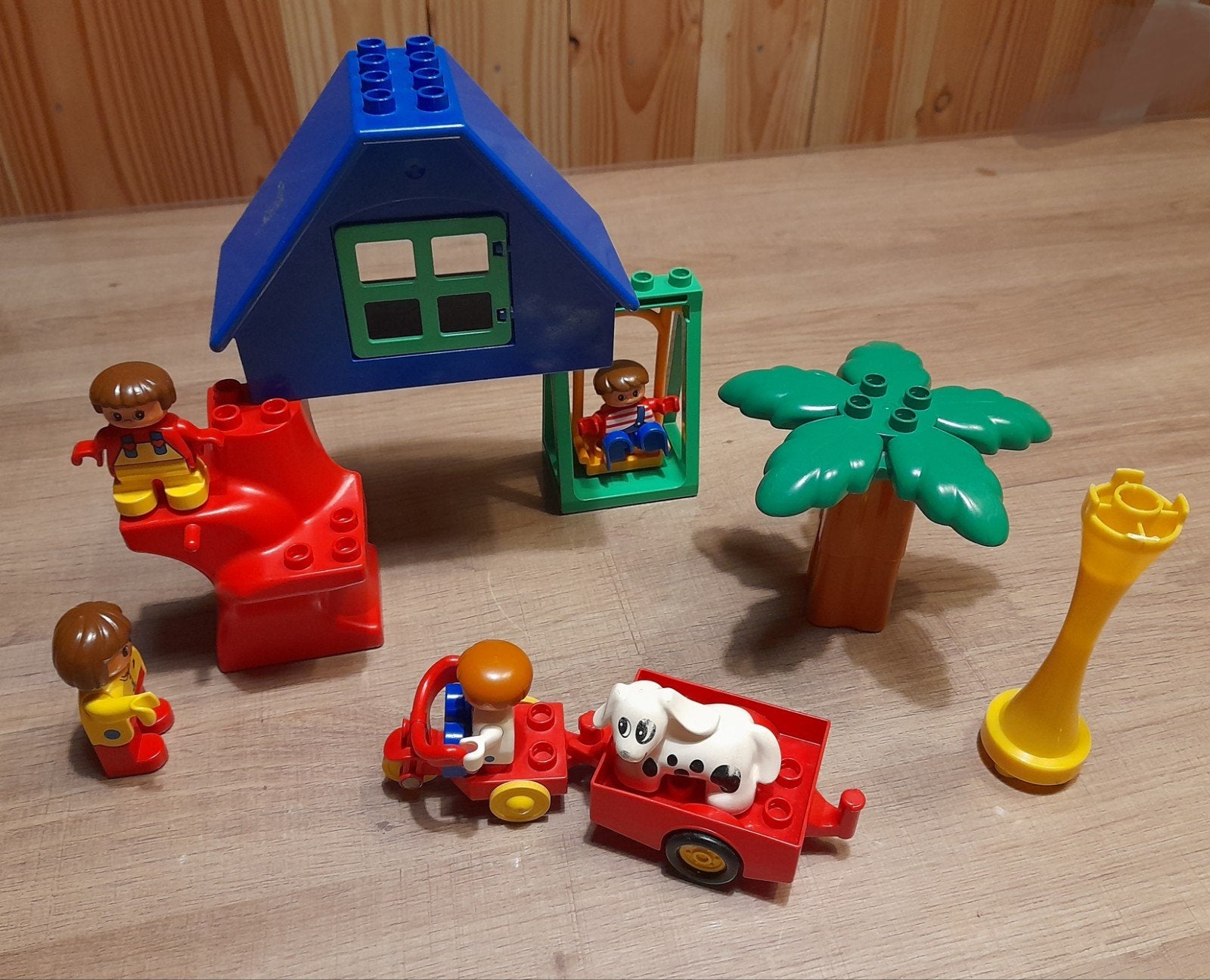 Set 2 - duplo boomhut tuin met schommel, figuurtjes en hond, Kinderen en Baby's, Ophalen of Verzenden, Duplo