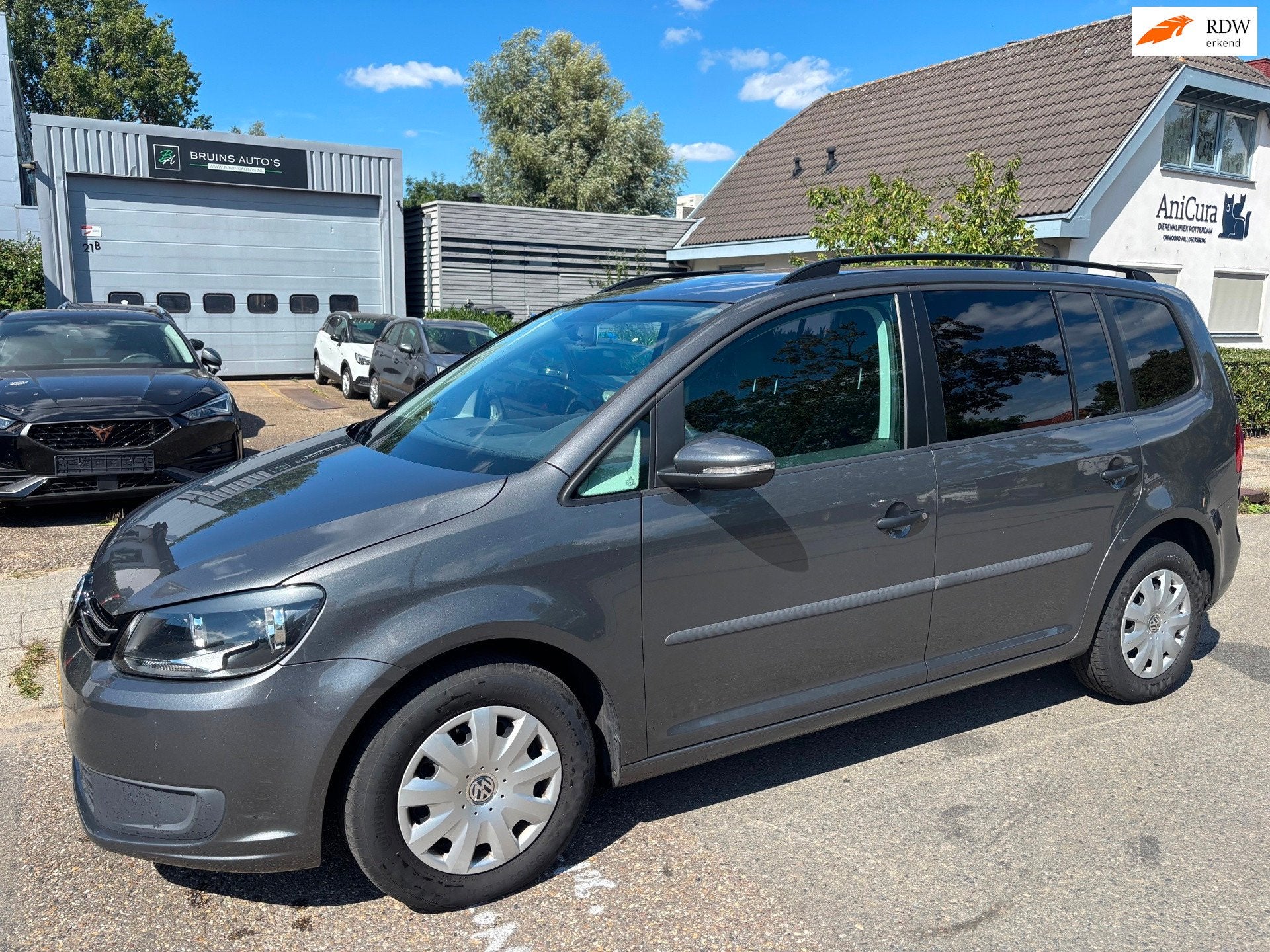 Volkswagen Touran 1.6 TDI Trendline BlueMotion PDC NAP, Auto's, Voorwielaandrijving, Euro 5, Gebruikt, 4 cilinders