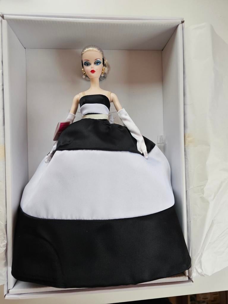 Barbie Silkstone Black & White Forever 60th anniversary 2019, Verzamelen, Poppen, Ophalen of Verzenden, Zo goed als nieuw, Fashion Doll