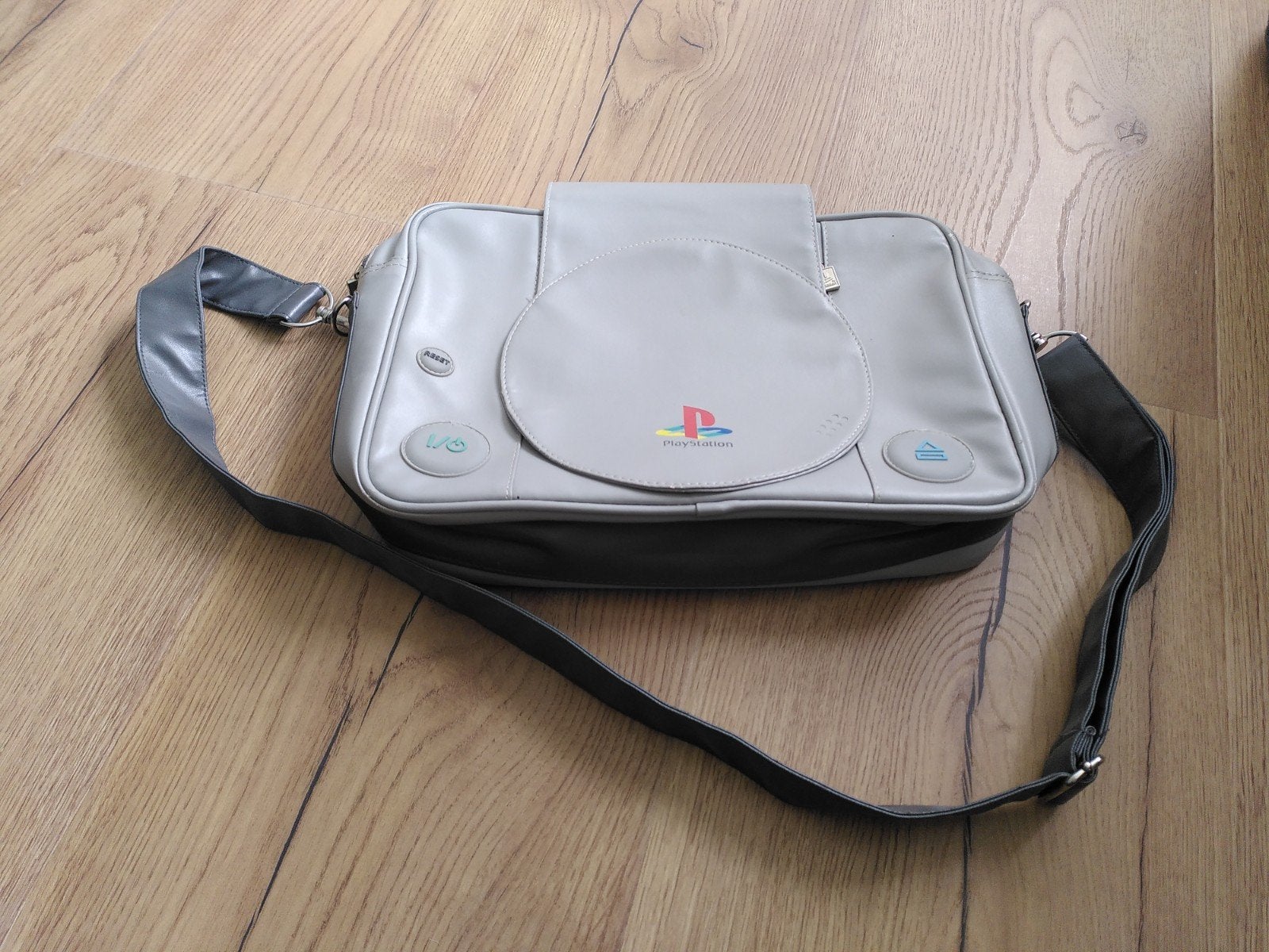 Playstation tas in PS1-vorm - Zo goed als nieuw, Ophalen of Verzenden, Zo goed als nieuw, Controller, PlayStation 1