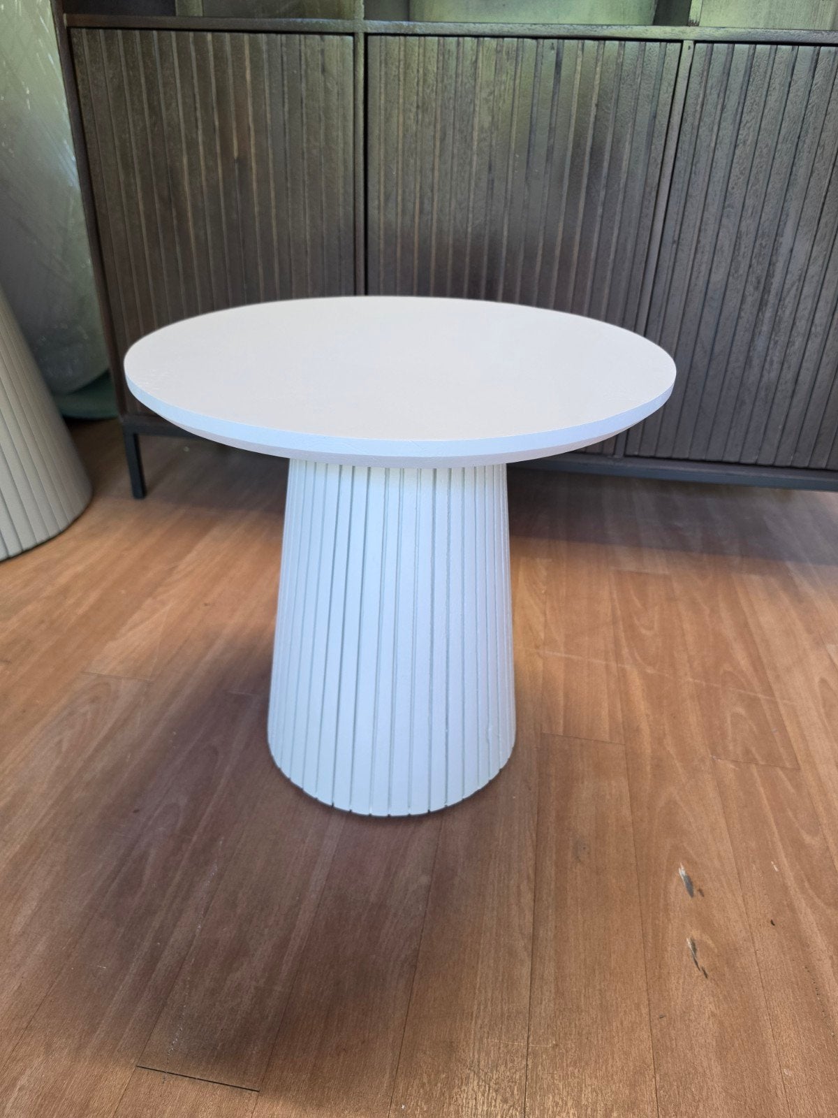 Salontafel Solana Sand 50 cm met lattenpatroon, Huis en Inrichting, Tafels | Salontafels, Solana, Rond, Zo goed als nieuw, Meubel Outlet Meppel