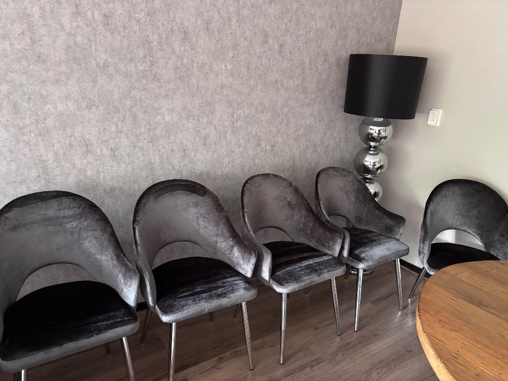 Mooie bank met bijpassende eettafel stoelen., Huis en Inrichting, Ophalen