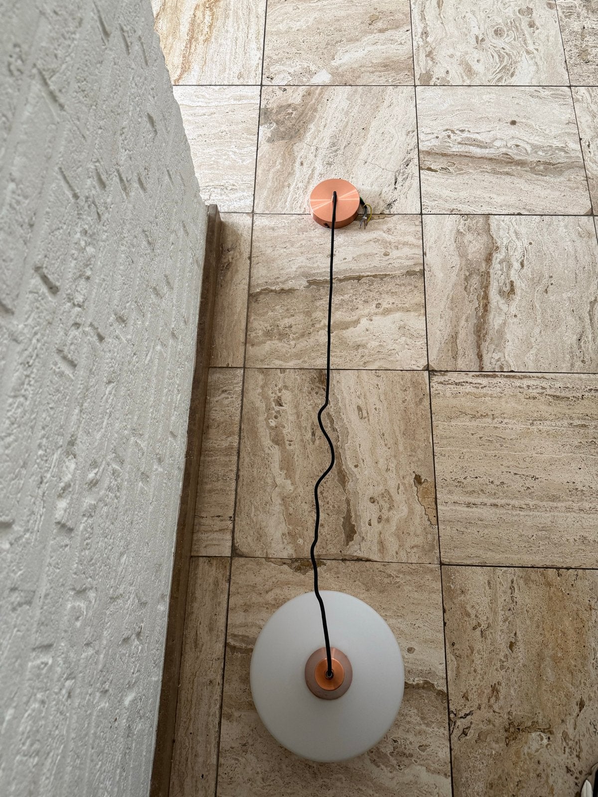 Moderne Hanglamp met Melkglas en Koperen Details, Ophalen of Verzenden, Zo goed als nieuw, Glas, E27 (groot)