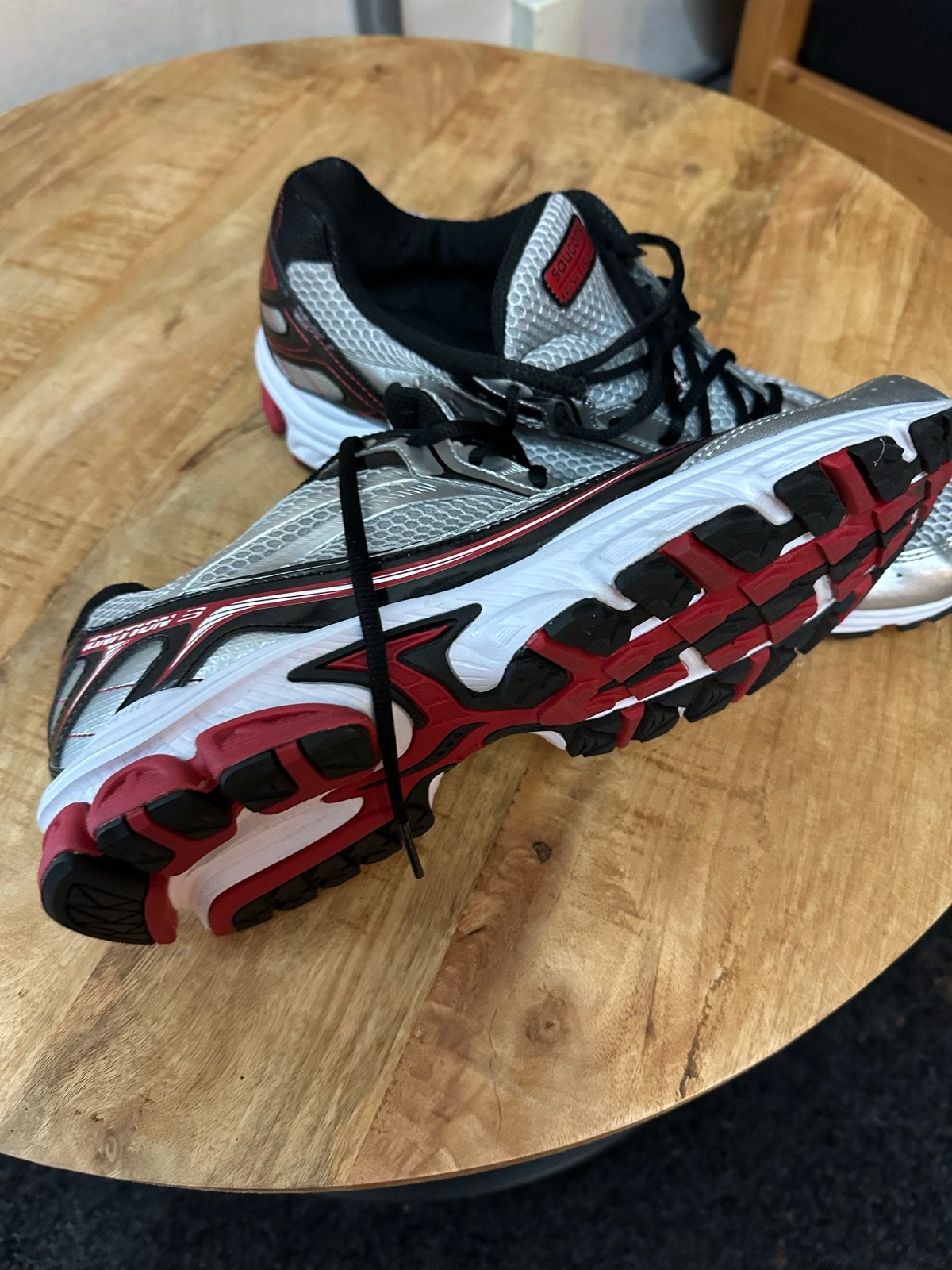 Saucony Sportschoenen - Maat48/ 49 - Zo goed als nieuw, Sport en Fitness, Hardloopschoenen, Zo goed als nieuw, Hardlopen, Saucony
