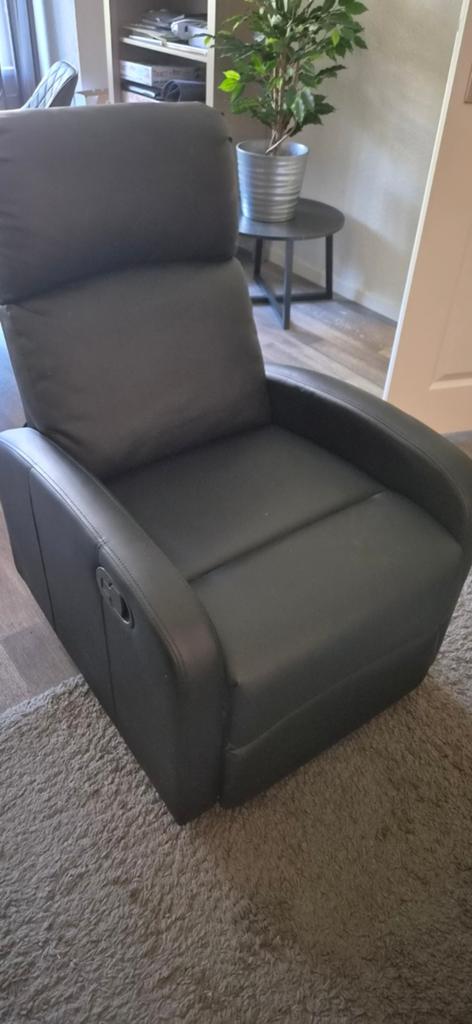 Zwarte relaxfauteuil, verstelbaar, comfortabel, Huis en Inrichting, Fauteuils, Ophalen, Modern, Comfortabel, Gebruikt, 75 tot 100 cm
