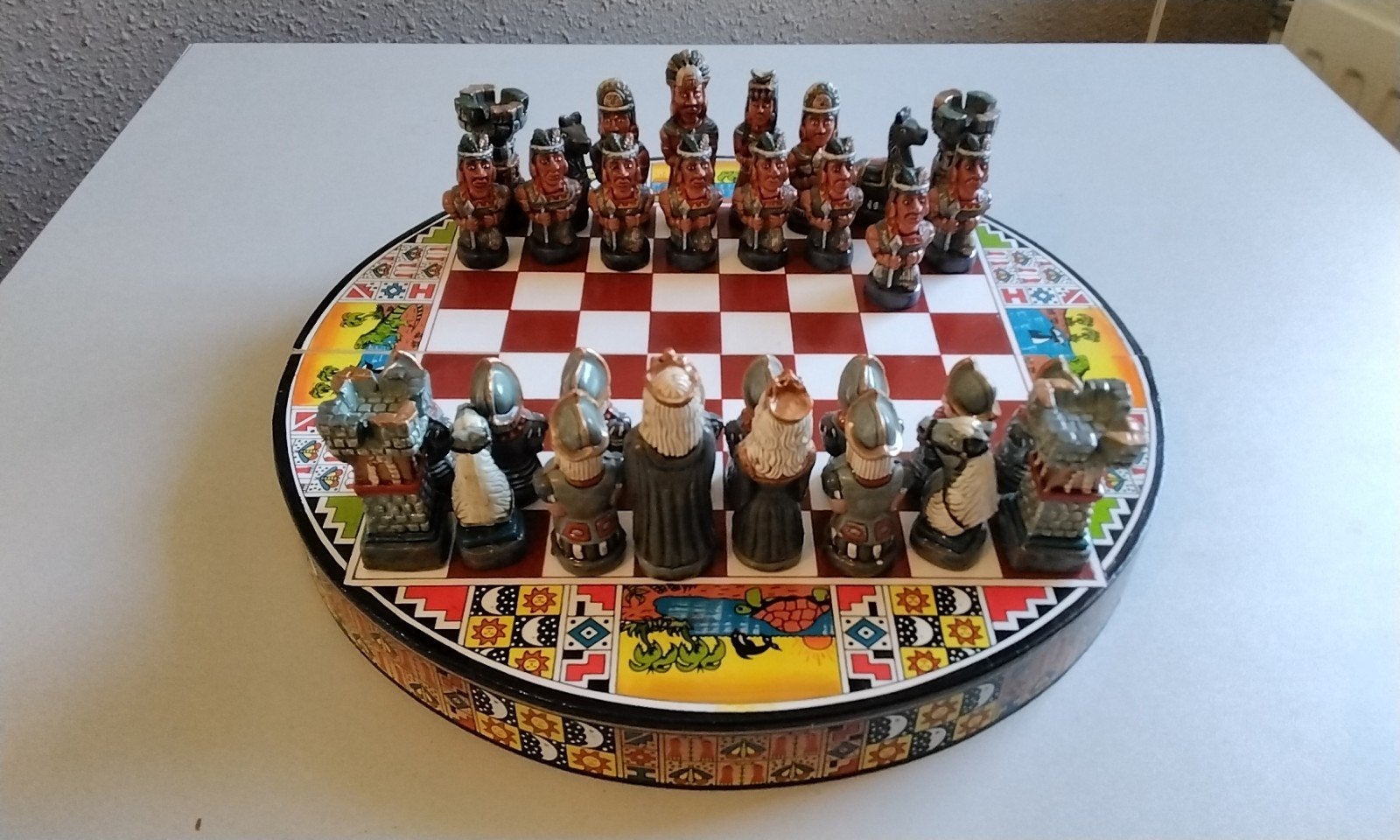 Uniek schaakspel met Azteekse/Mayaanse en Spaanse figuren, Een of twee spelers, Ophalen of Verzenden, Gebruikt