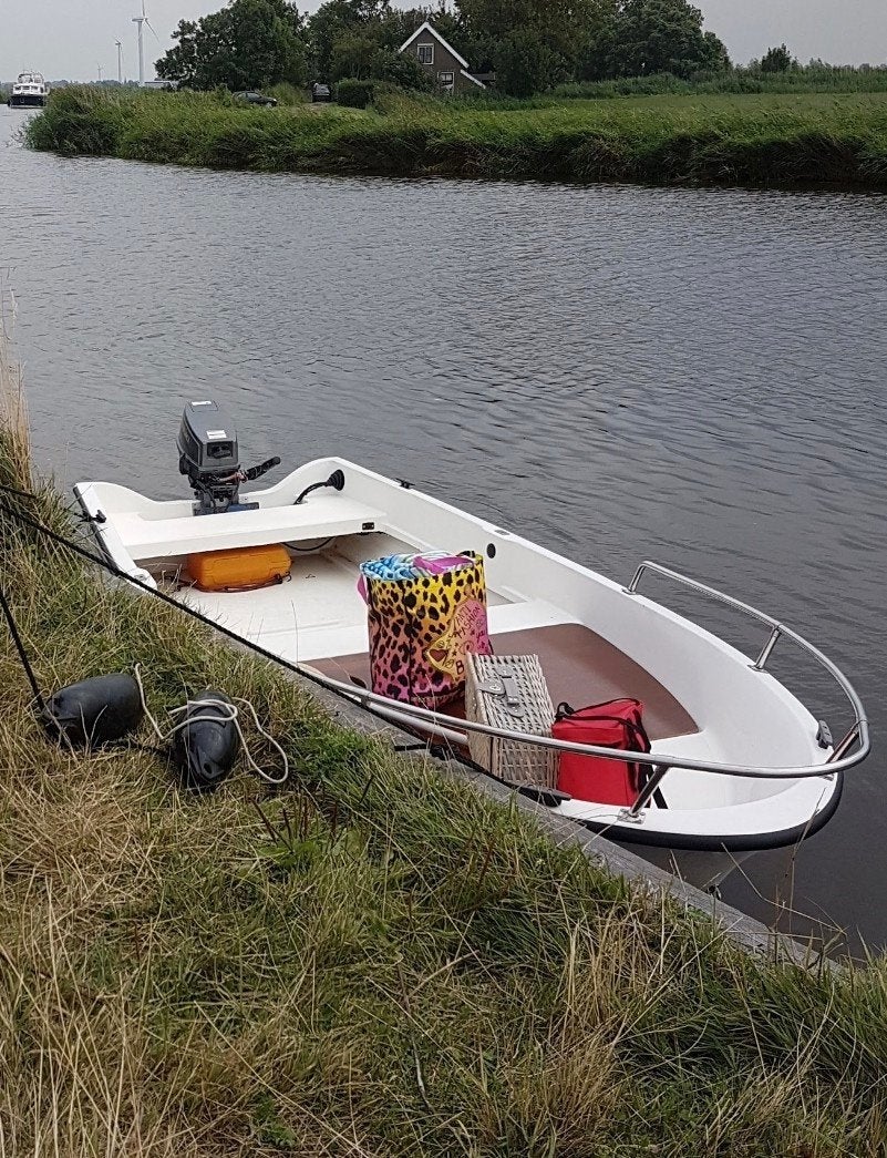 Elan Boot 401 met buitenboordmotor - Perfect voor dagtochten, Visboot, Ophalen, Buitenboordmotor, Zonnedek