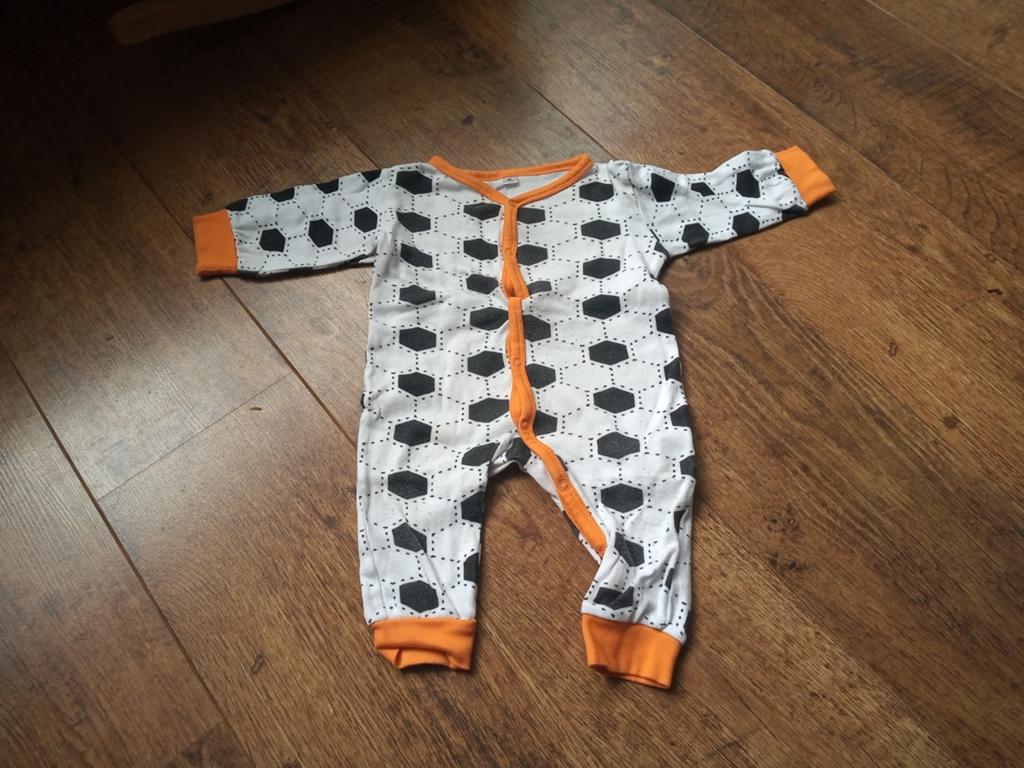 Voetbal + boxpakje + muts, Ophalen of Verzenden, Gebruikt, Jongetje of Meisje, Pakje