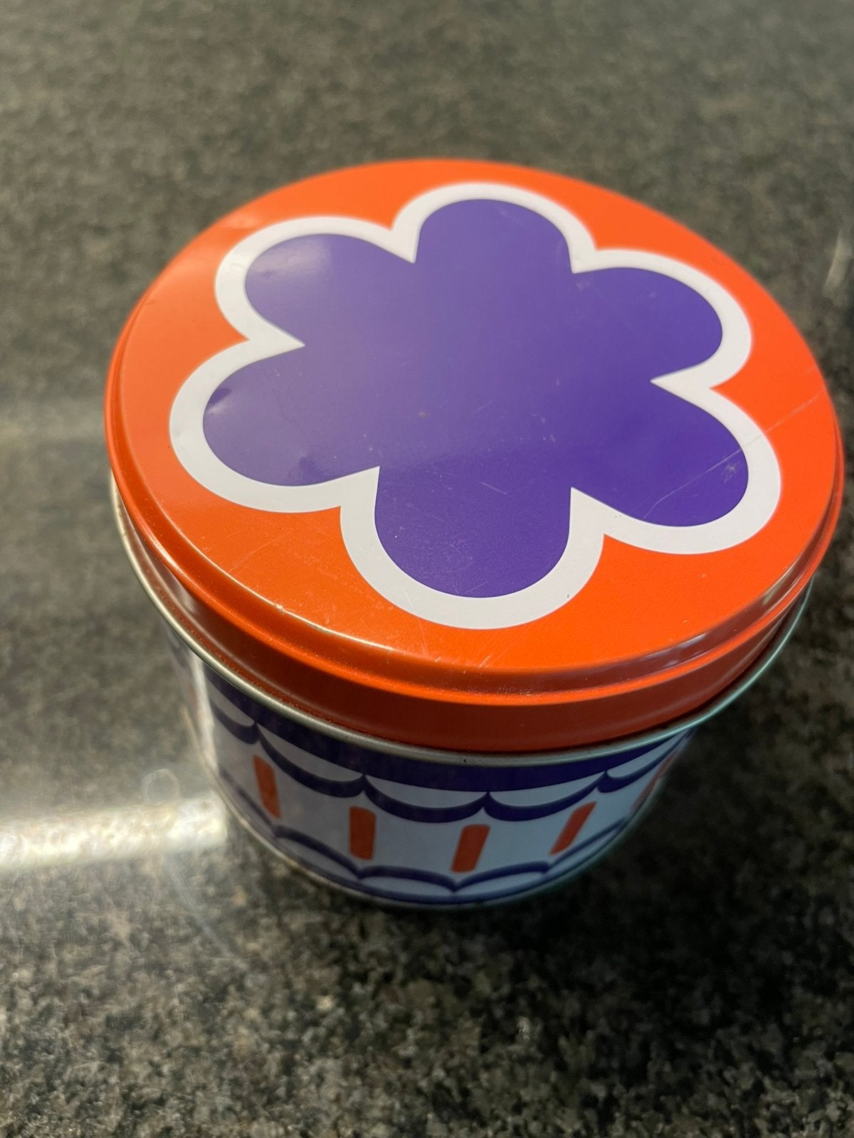 ‘Retro’ opbergblikje in oranje en paars, Ophalen of Verzenden, Gebruikt, Koek(jes)