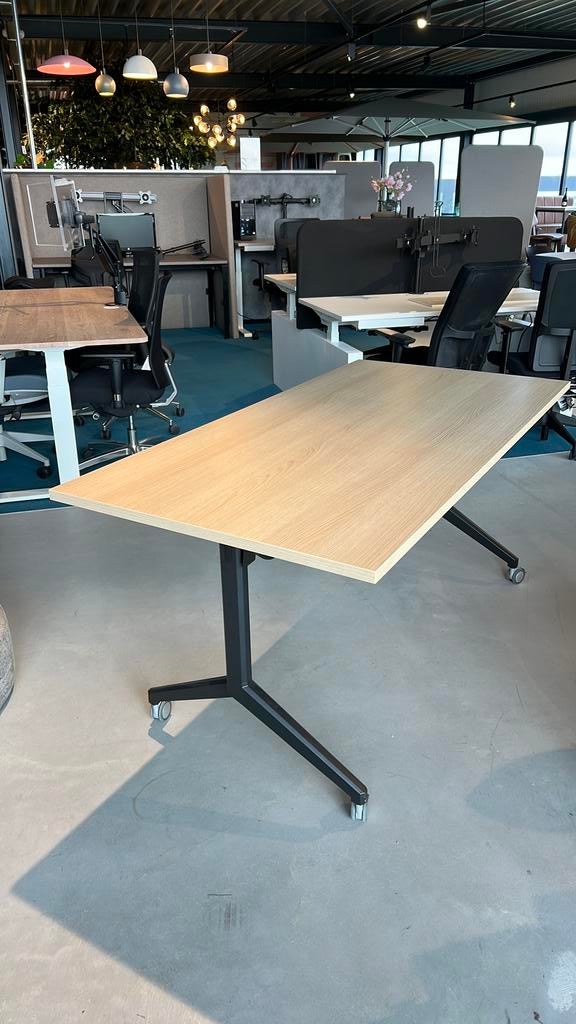 Inklapbare, verrijdbare tafel met beige blad (160x80cm), Overige materialen, Gebruikt, 150 tot 200 cm, Vier personen