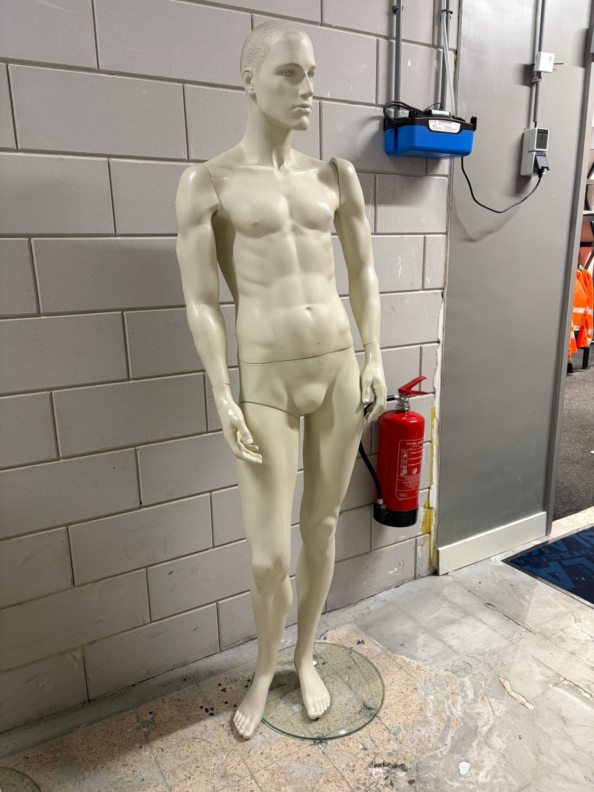 Mannequin paspop mannelijk model wit inclusief voetplaat, Hobby en Vrije tijd, Ophalen of Verzenden, Gebruikt, Paspop